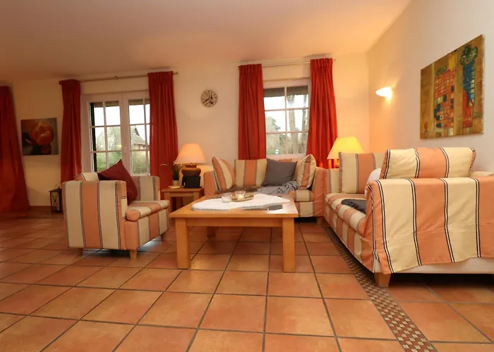 Ferienhaeuser Kuestenwaldvilla بيت للعطل *